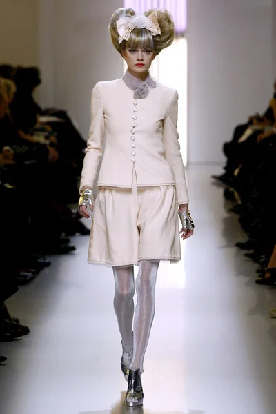 Look 7